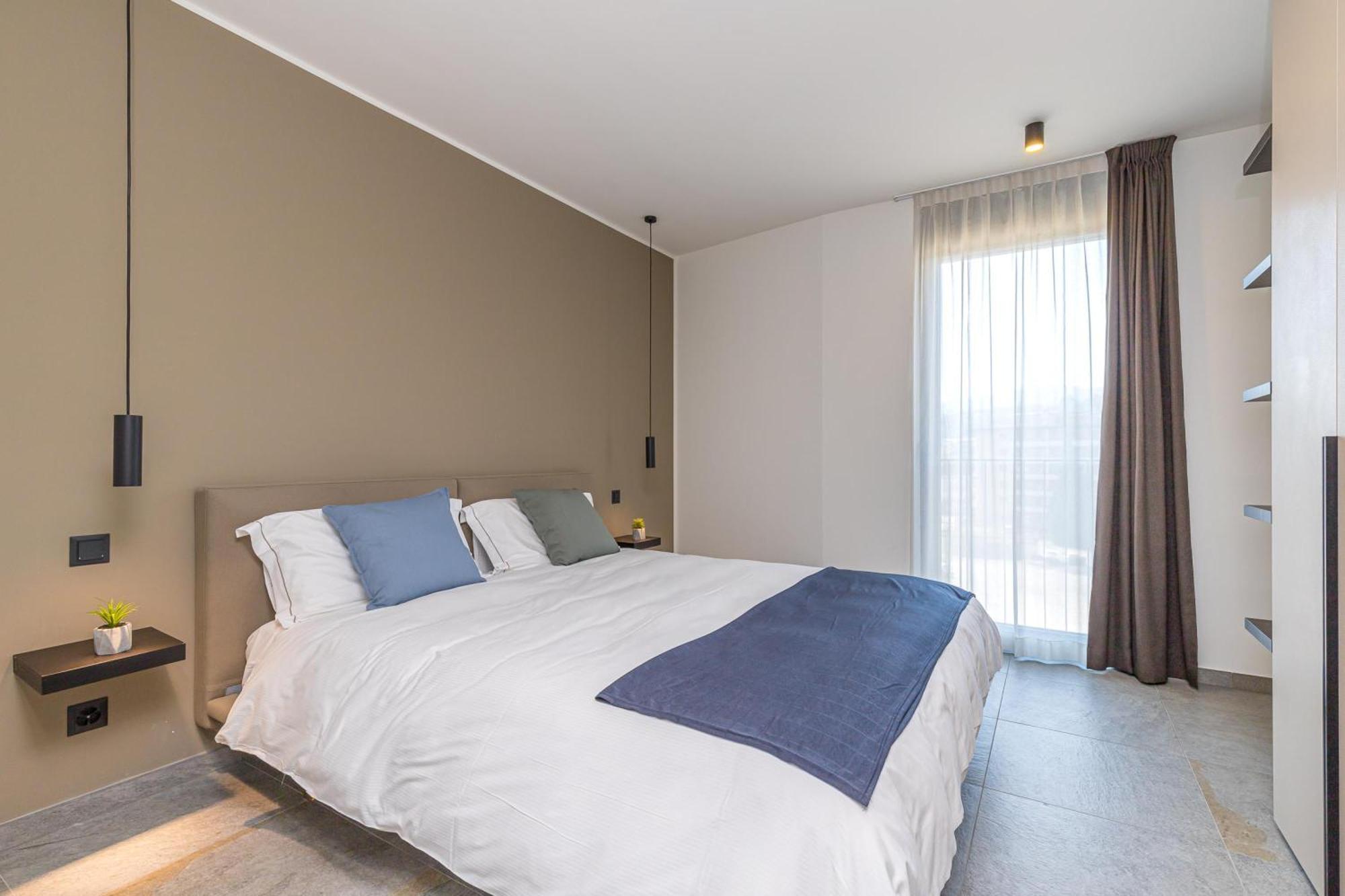 Apartment Icon H - Luxury &